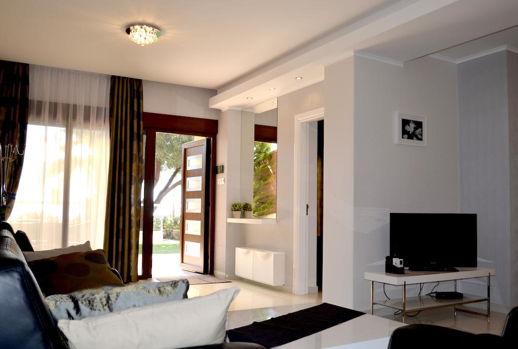 Darlex Apartments Galatex Beach Center Limassol Zimmer foto
